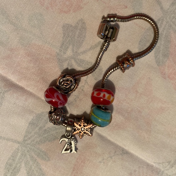 Sterling Silver bracelet with charms - Picture 4 of 11